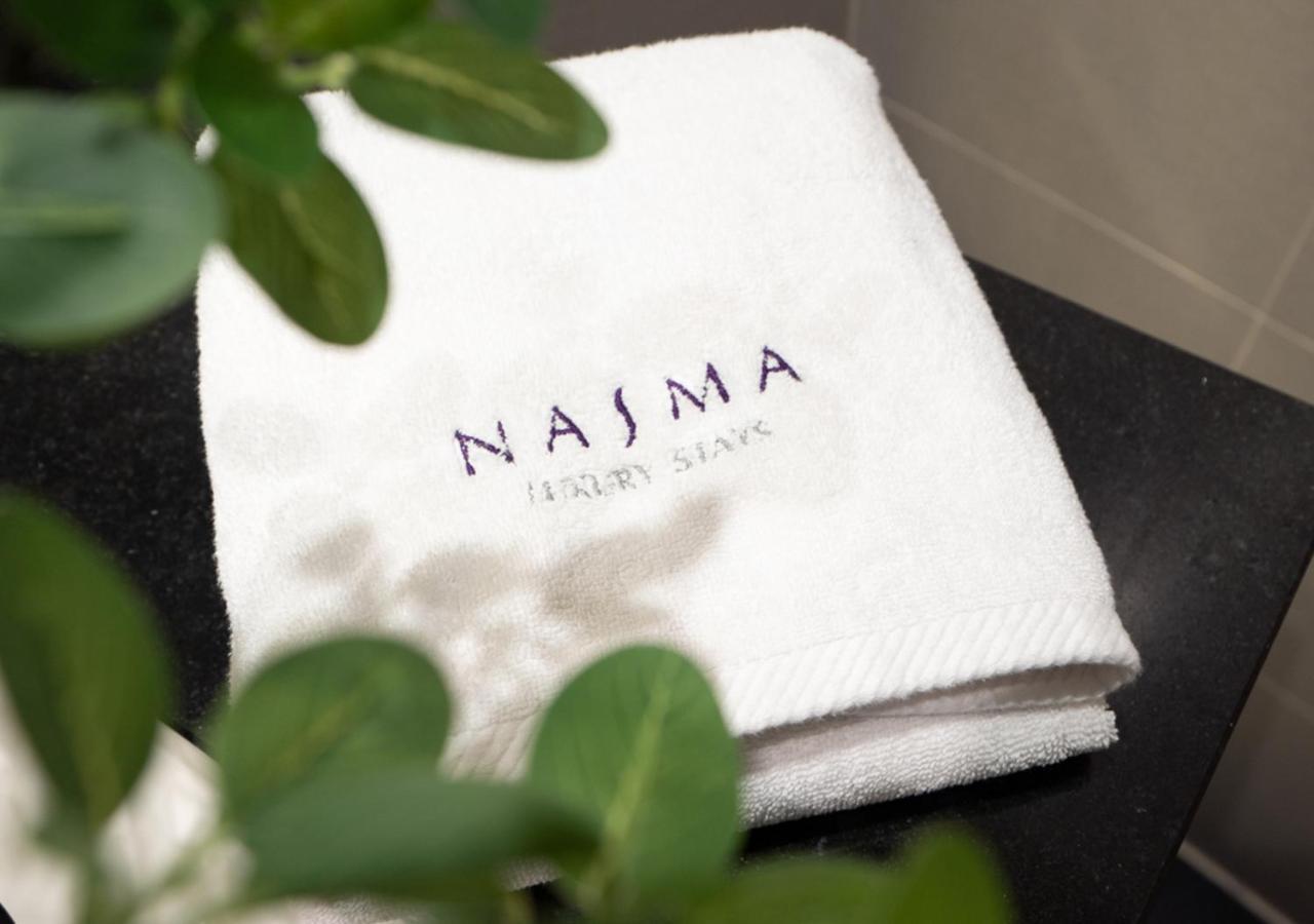 Nasma Luxury Stays - Cayan Tower Dubái Exterior foto
